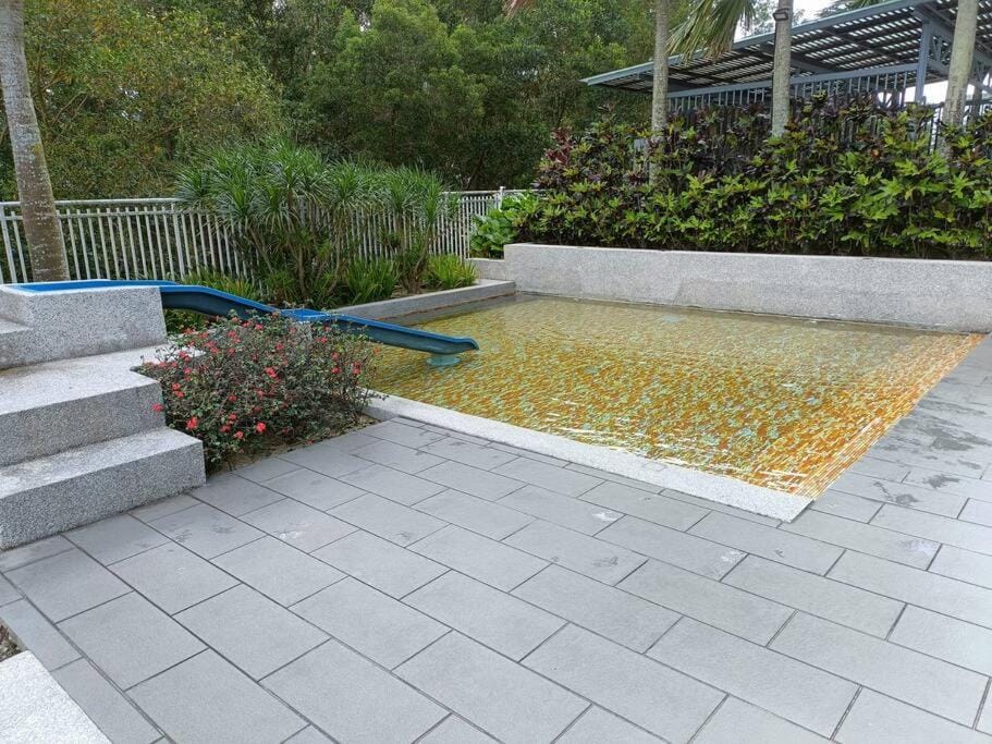 Sky Loft 4 Guests Balcony Nflix Disney B30A Apartment in Johor Bahru