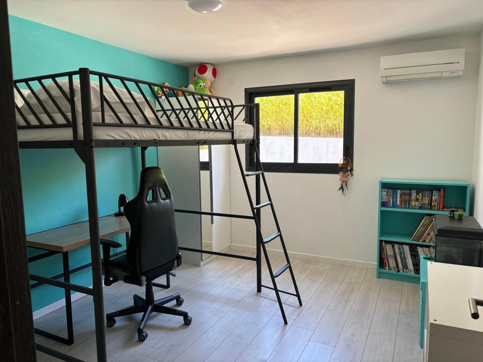 Photo of the whole room