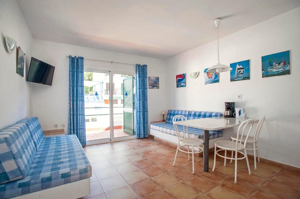 TV and multimedia, Living room, Dining area