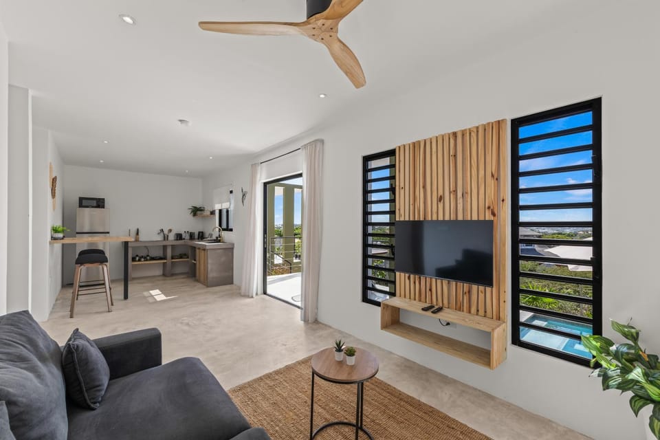 TV and multimedia, Kitchen or kitchenette, Living room, Seating area, Dining area