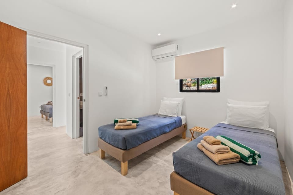 Bed, Day, Bedroom, towels, air conditioner
