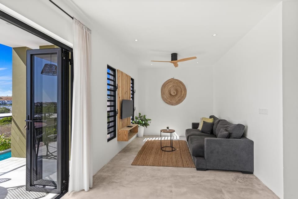Day, TV and multimedia, Living room, Seating area