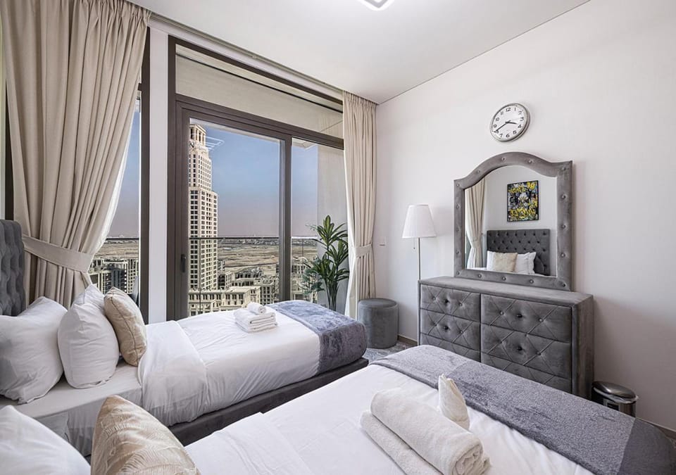 Bed, View (from property/room), Bedroom, City view