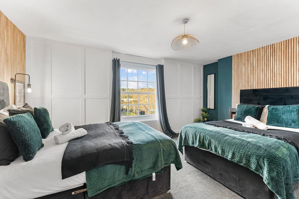 Harbourside Penthouse Apartments Sleep 16 Apartment in Bristol
