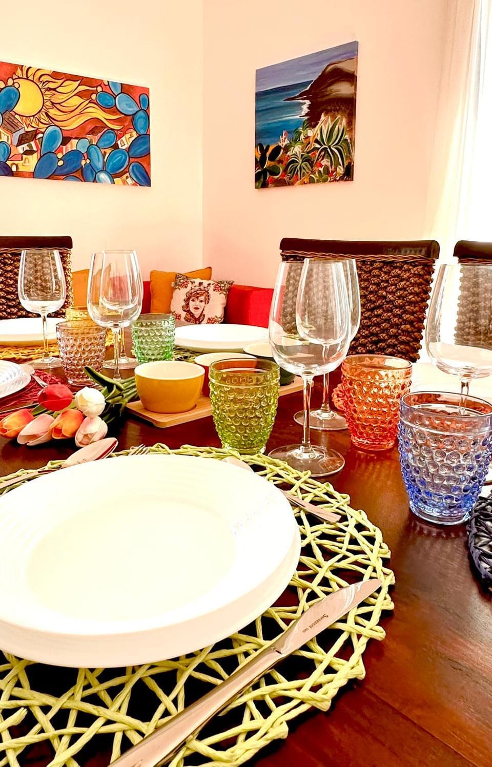 Living room, Decorative detail, Seating area, Dining area