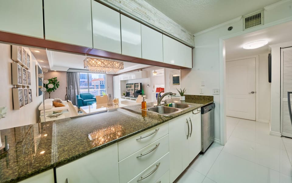 Serene View 1 BR Apartment in Brickell