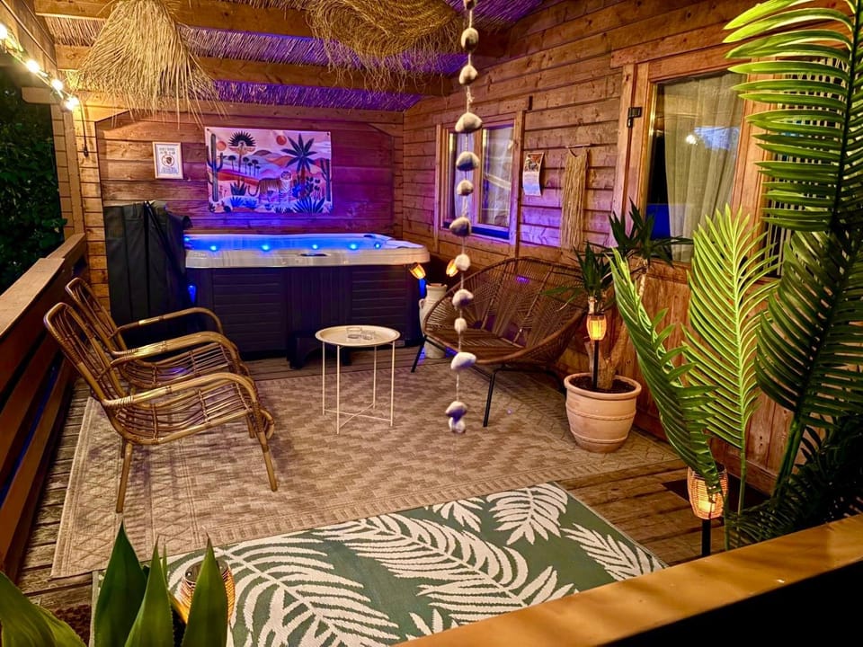 Cozy mediterranean style chalet with private jacuzzi and garden between Amsterdam Haarlem and Schiphol Airport House in Haarlem