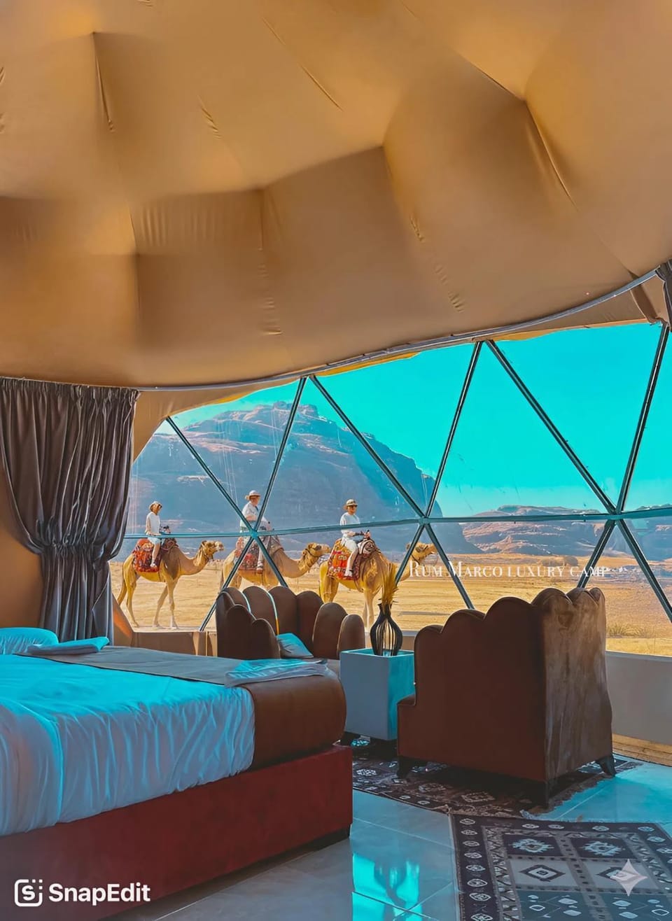 Bed, View (from property/room), Living room, Photo of the whole room, Seating area