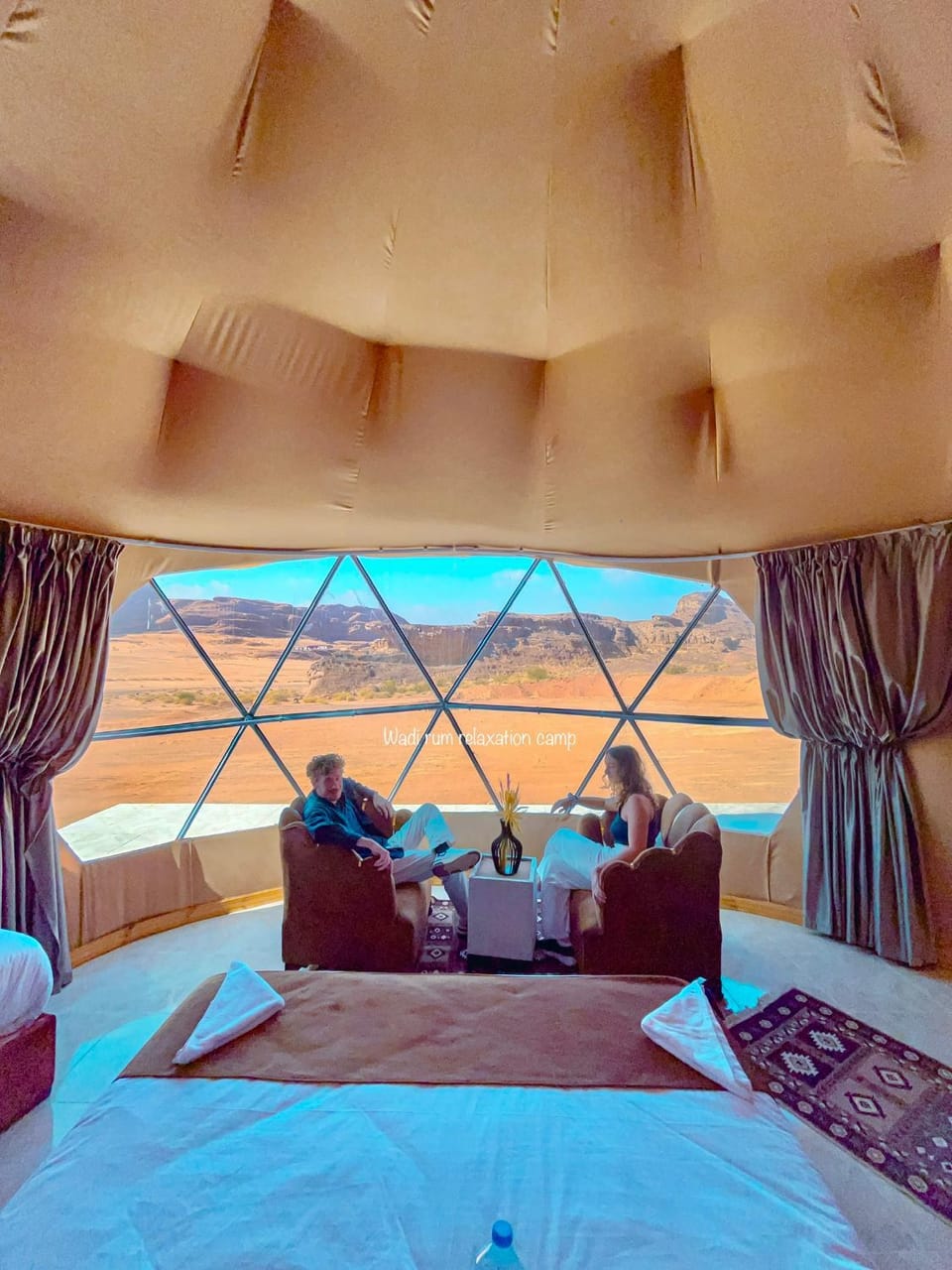 Bed, Photo of the whole room, Seating area, Bedroom, Mountain view