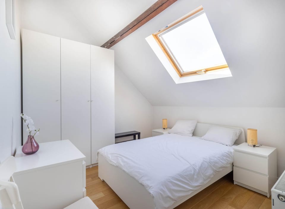 Bed, Photo of the whole room, Bedroom, wardrobe