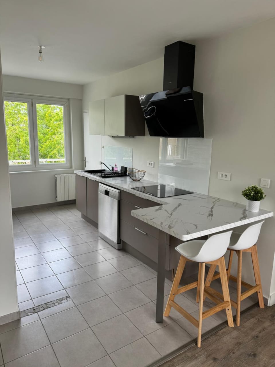 Kitchen or kitchenette, Seating area, Dining area, dishwasher, stove