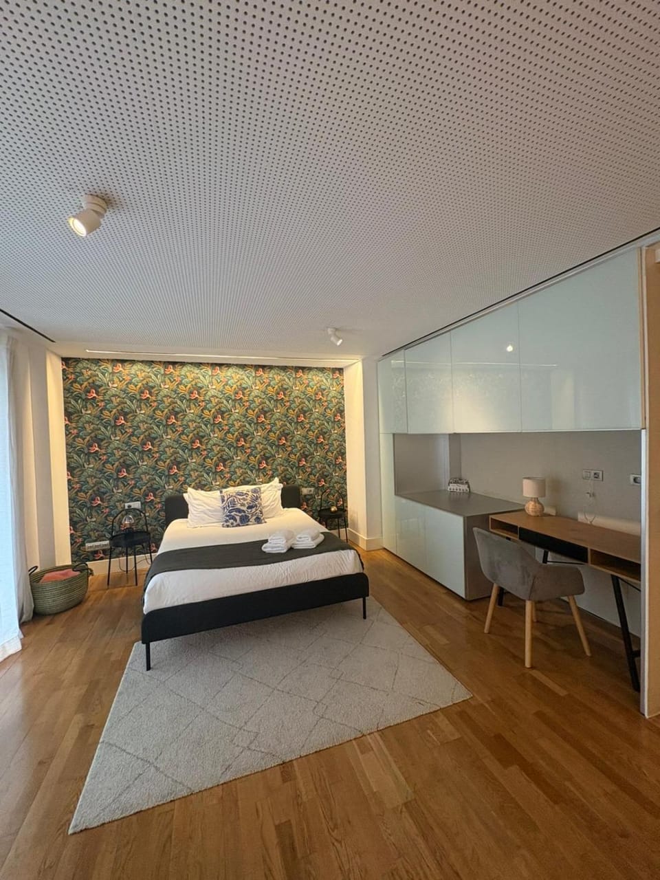 Photo of the whole room
