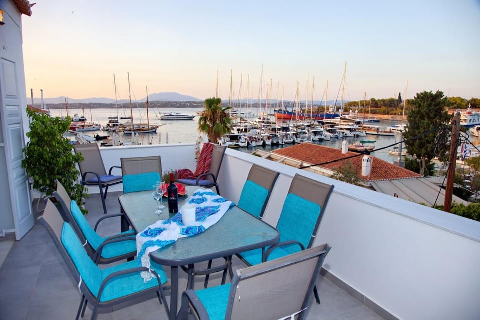 Day, Natural landscape, View (from property/room), Balcony/Terrace, Living room, Seating area, Dining area, City view