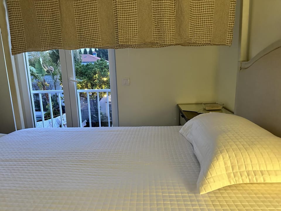 Bed, Photo of the whole room, Bedroom, Garden view
