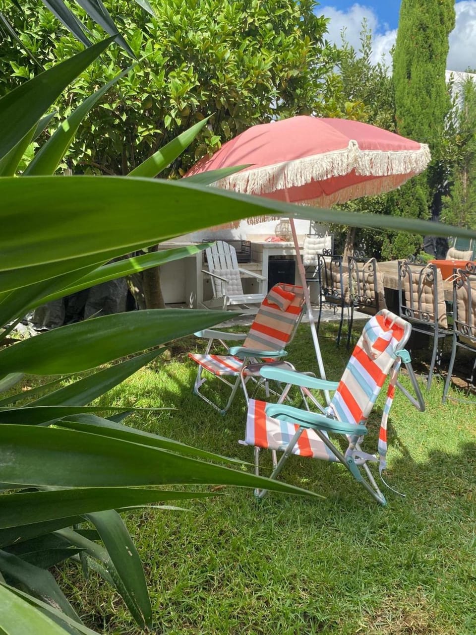 Sunshine Guesthouses Sleeps 6 Parking House in Setúbal, Portugal
