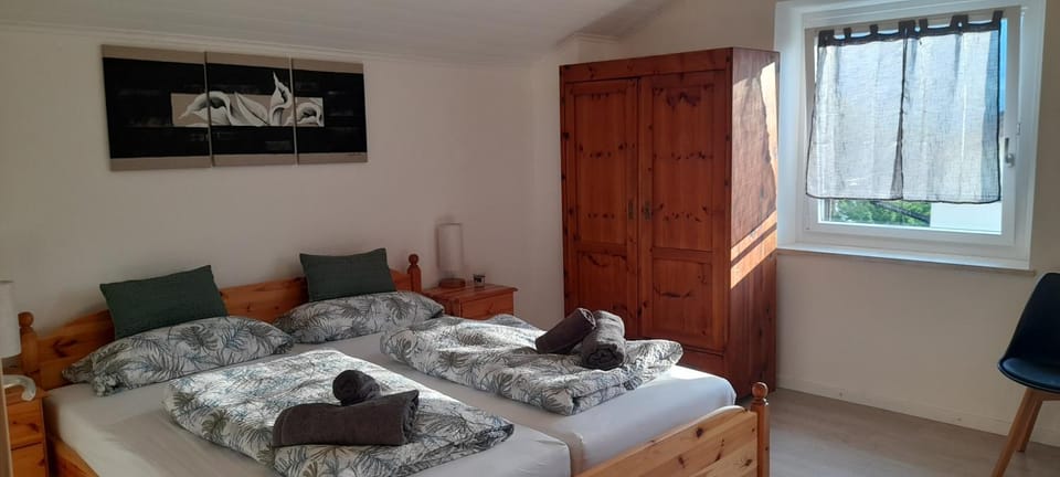 Bed, Photo of the whole room, Bedroom, towels