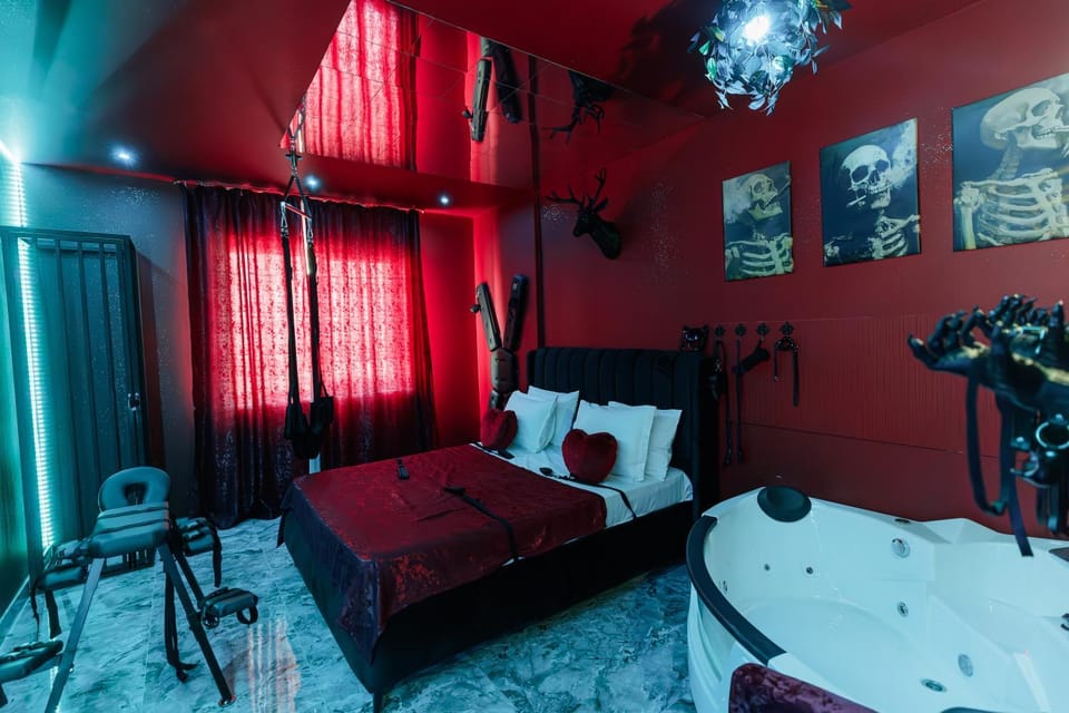Romeo Nights - Private Rooms - Adults Only Love hotel in Bucharest