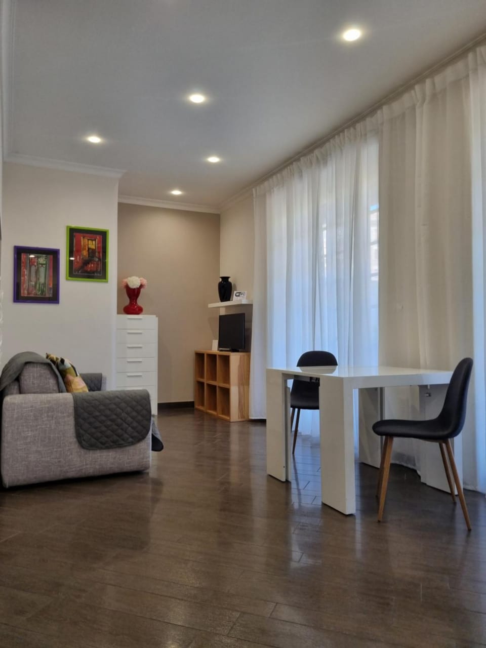 Living room, Seating area, Dining area