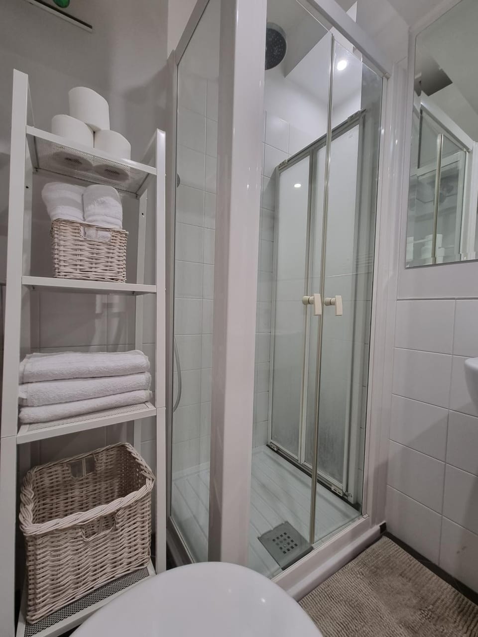 Shower, Bathroom, towels
