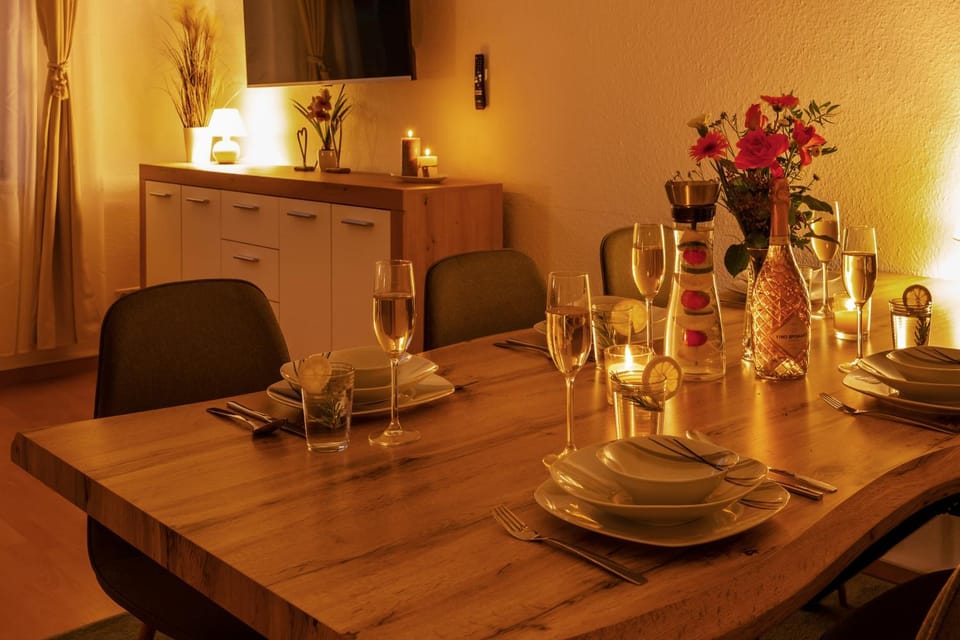 Food and drinks, Dining area, Food