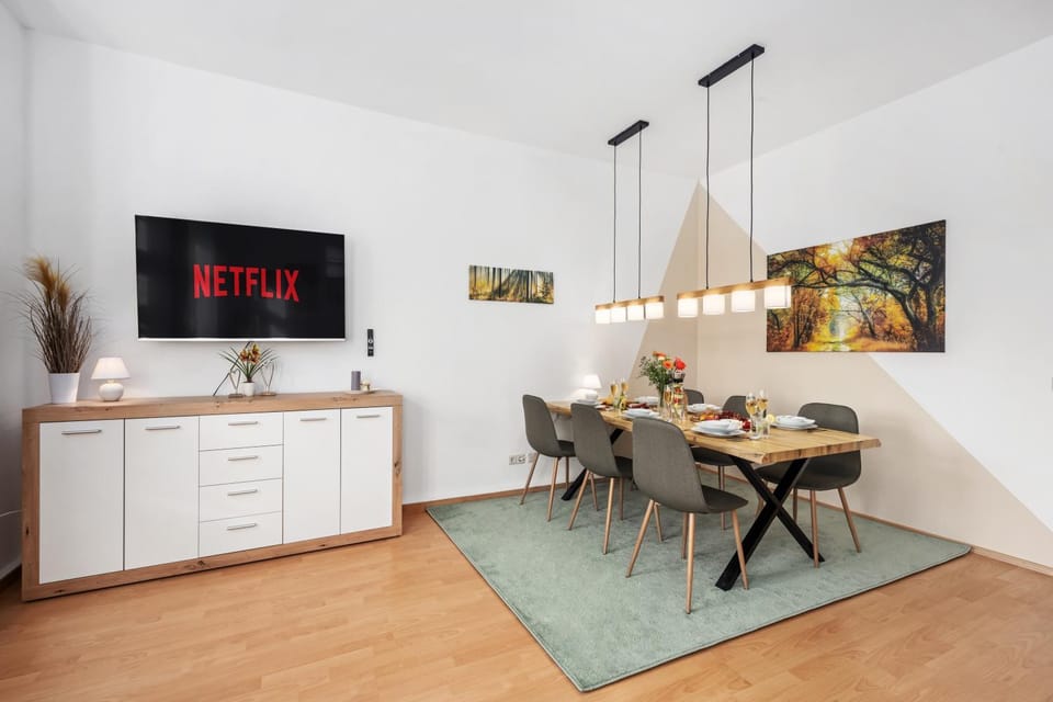 TV and multimedia, Living room, Dining area