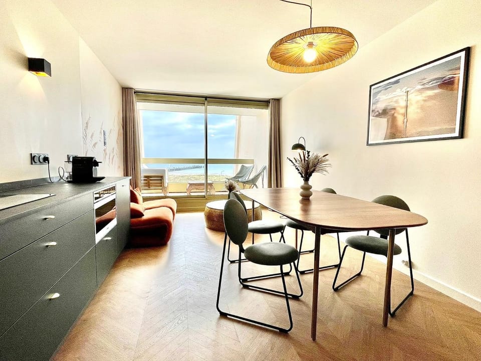 Kitchen or kitchenette, Living room, Dining area