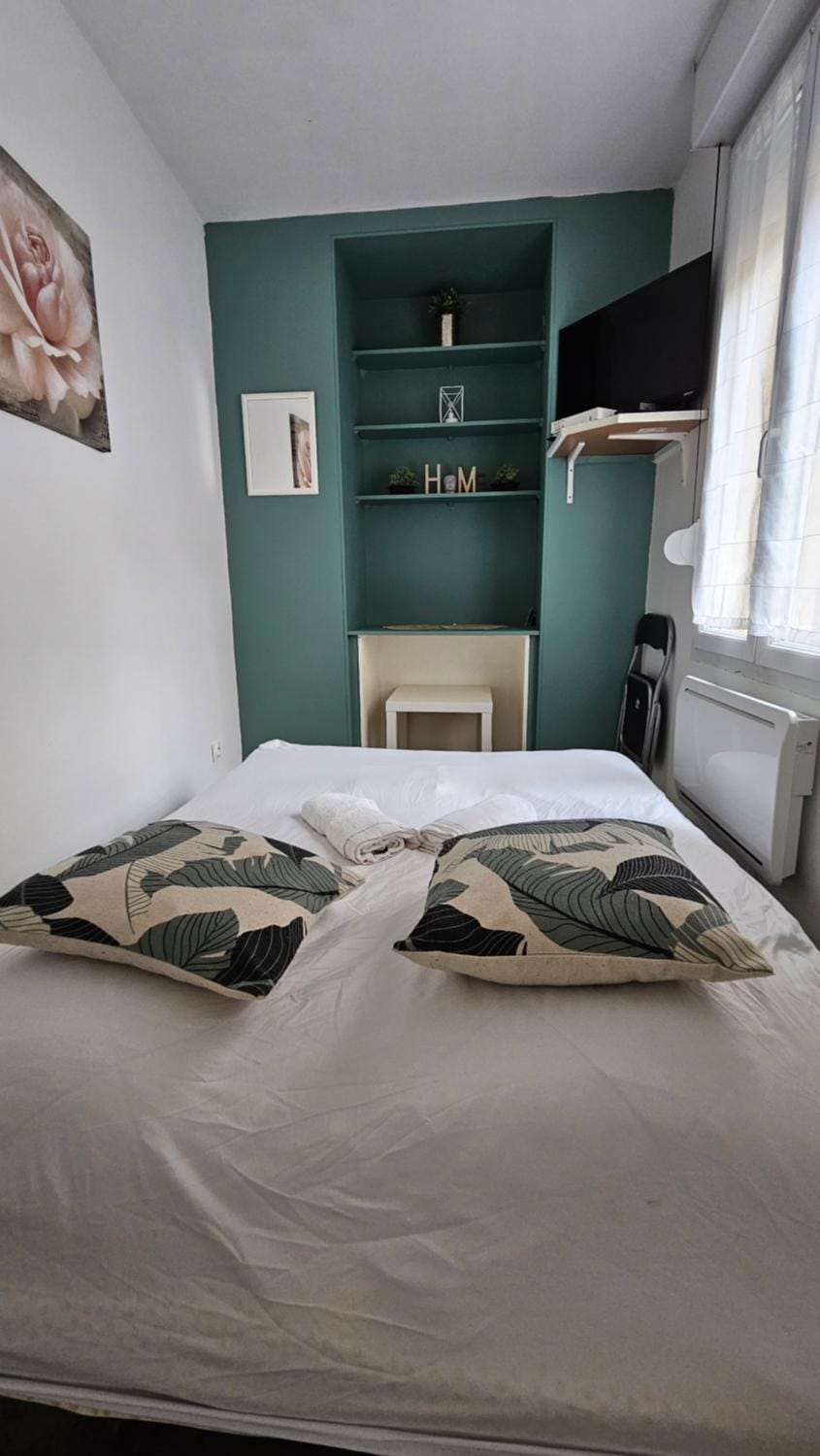 Bed, TV and multimedia