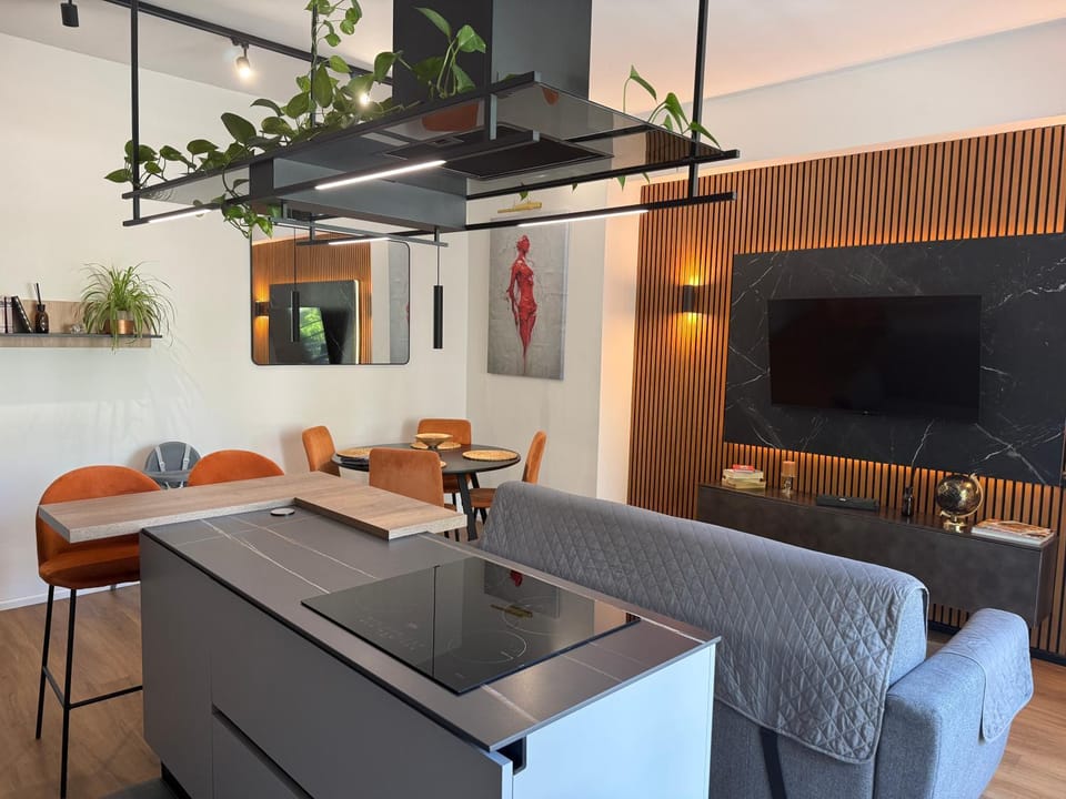 Communal lounge/ TV room, TV and multimedia, Dining area