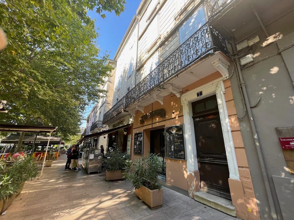 Property building, Day, Neighbourhood, City view, Street view