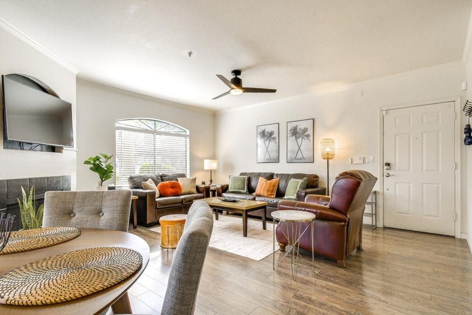 3 Mi to TPC: Chic Condo w/ Pool Access & Grills House in Scottsdale