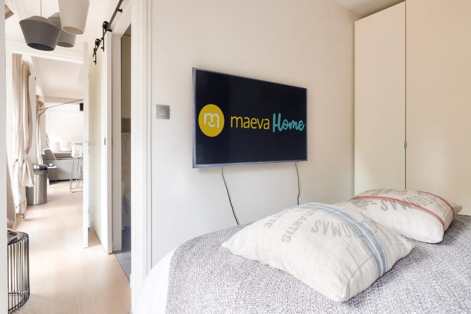 Bed, TV and multimedia, furniture
