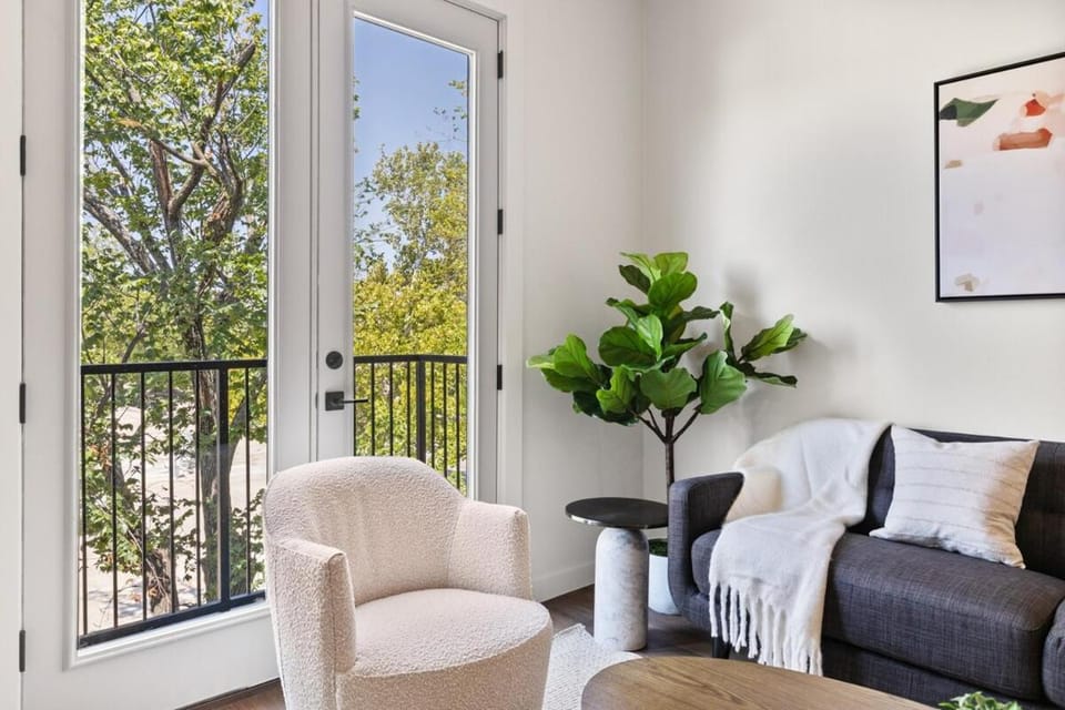 The Corbin 1305 - The Columbia Apartment in Fort Worth