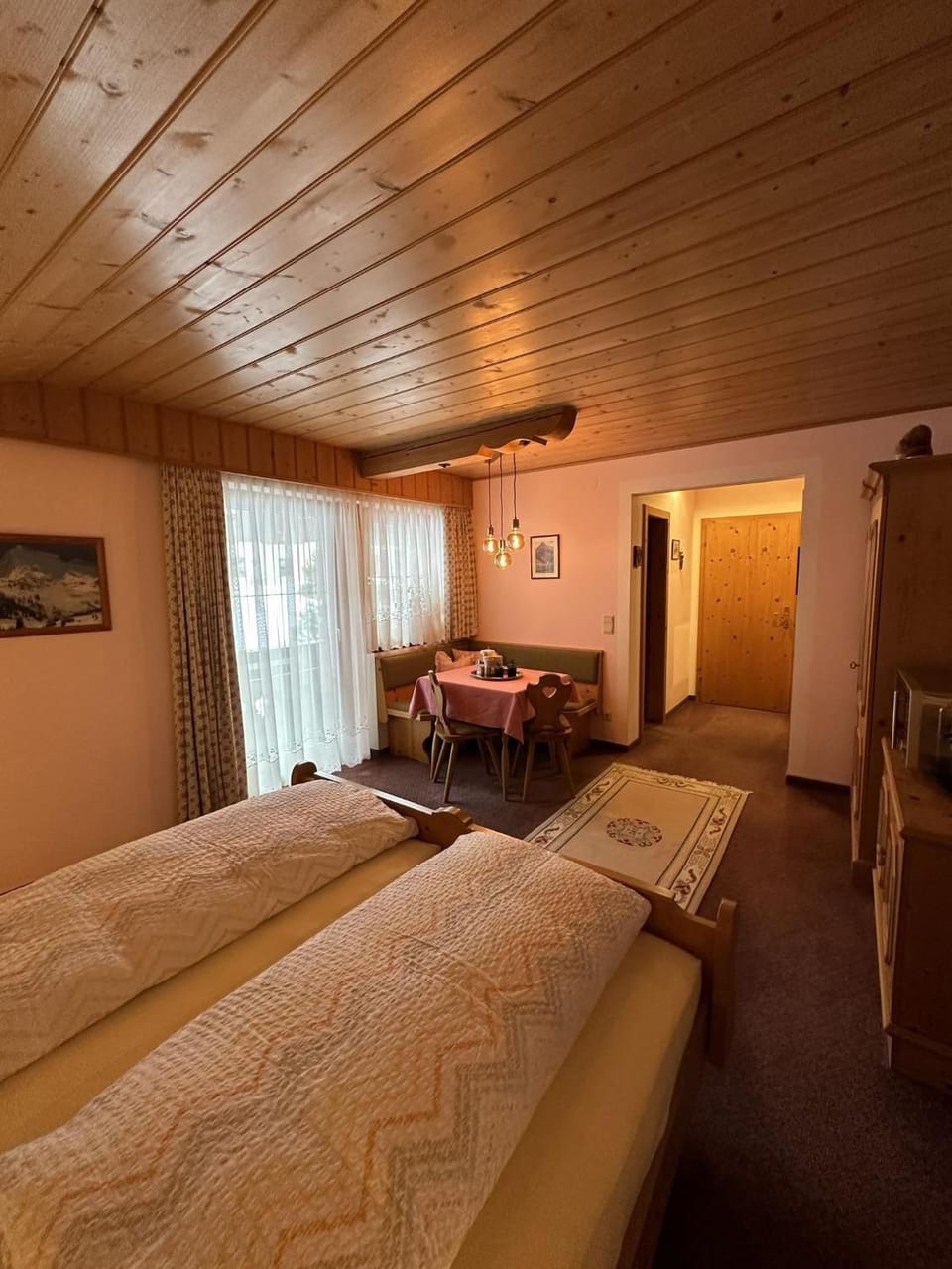Photo of the whole room, Dining area, Bedroom