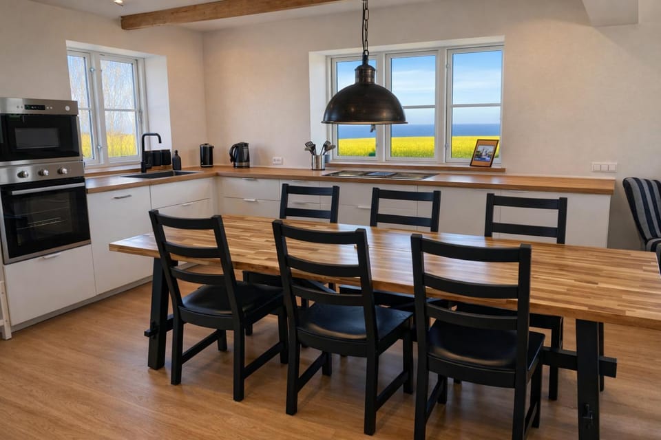 Dining area, Sea view, dishwasher, microwave, oven, stove