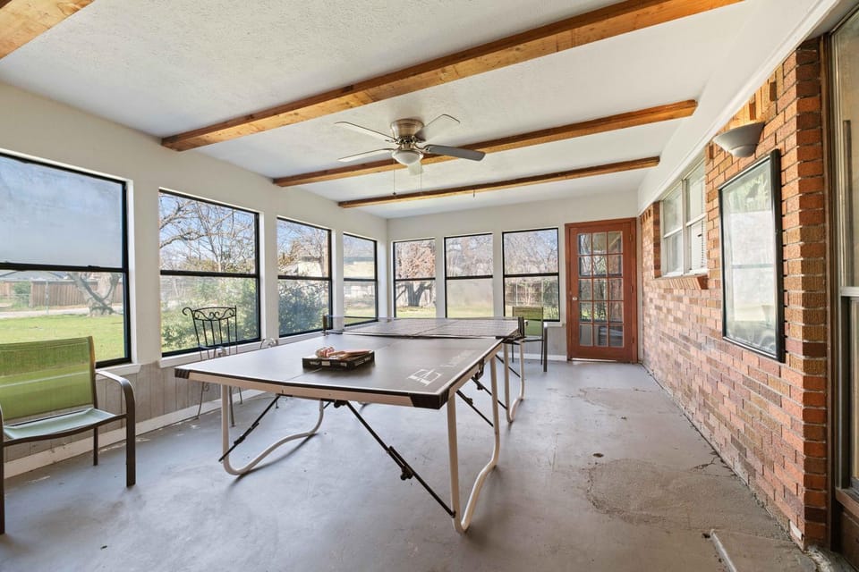 White Rock Estate House in Garland