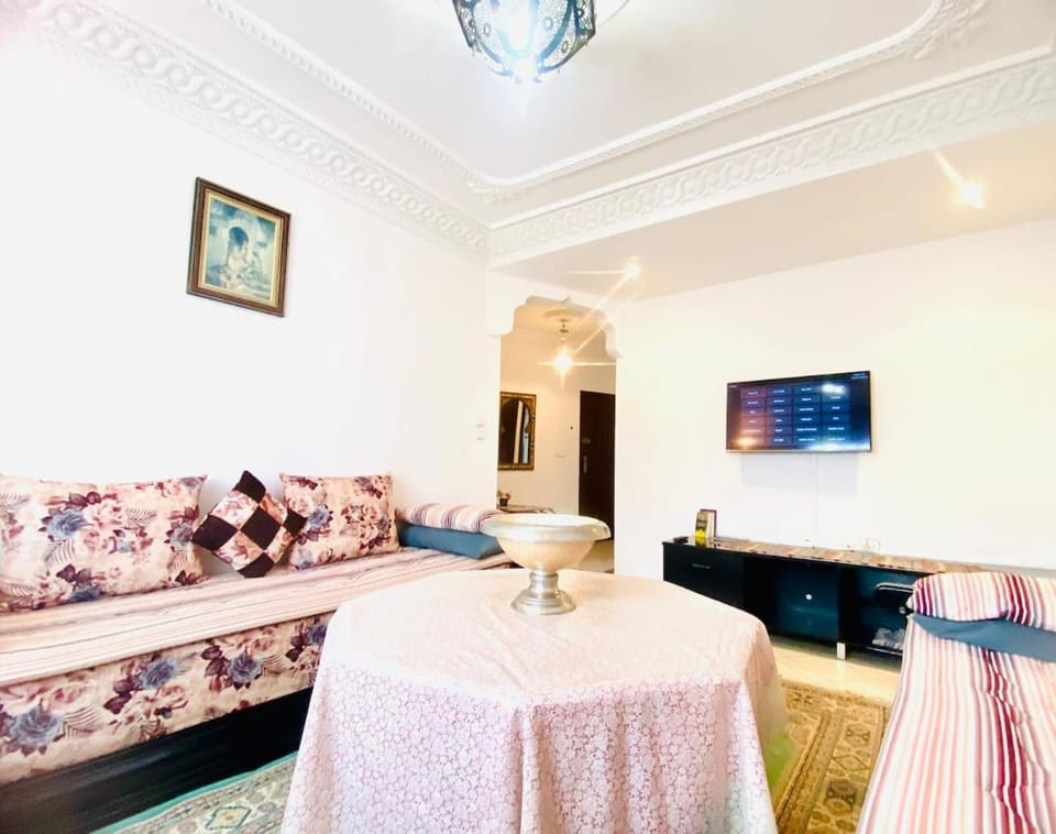 Bel appartement refait à neuf au centre ville, bien équipé, Fibre haut débit Apartment in Agadir
