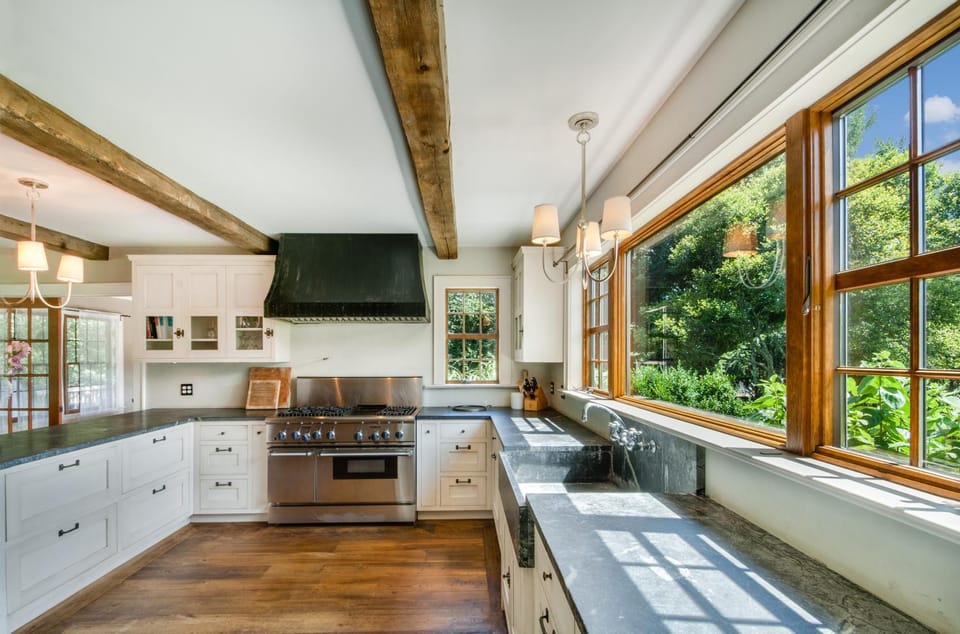 4BR 3BA Hot Tub Media room Weekly rates Villa in Montauk