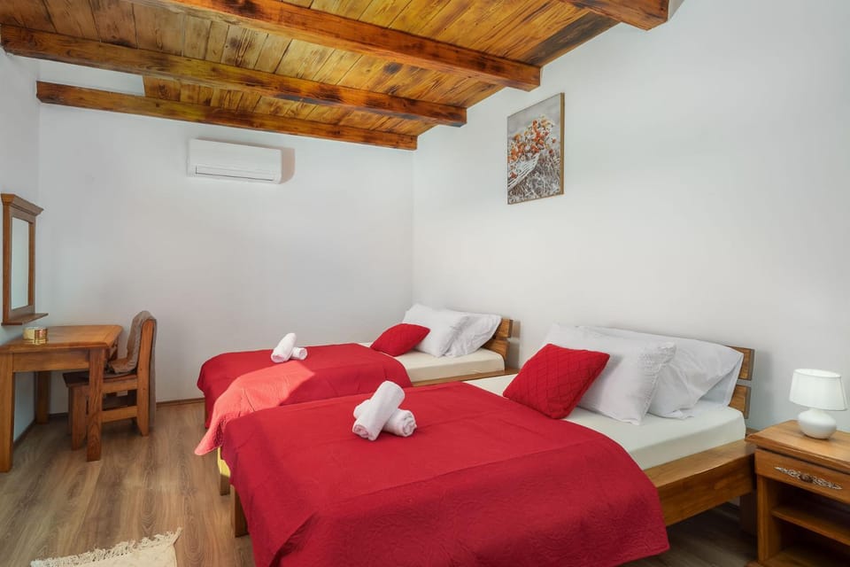 Bed, Photo of the whole room, Bedroom, towels, air conditioner