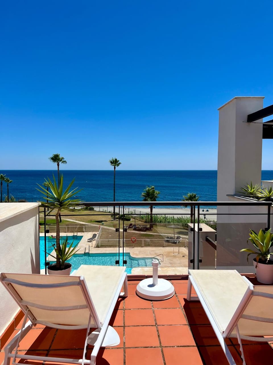 Day, Natural landscape, Balcony/Terrace, Beach, Pool view, Sea view, Swimming pool, sunbed