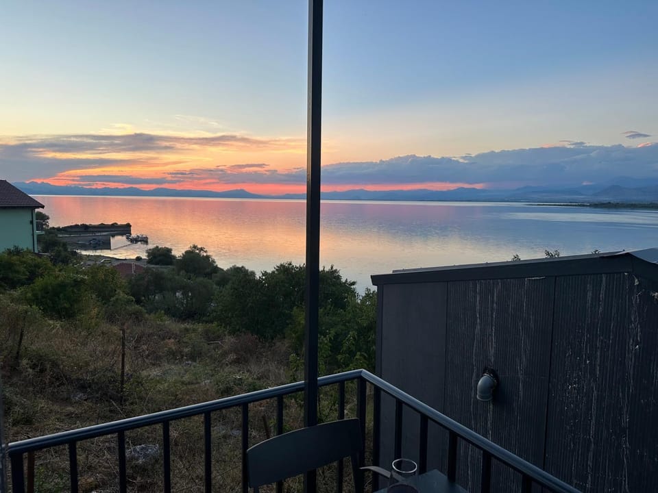 Lake Escape Villa Shirokë Villa in Montenegro