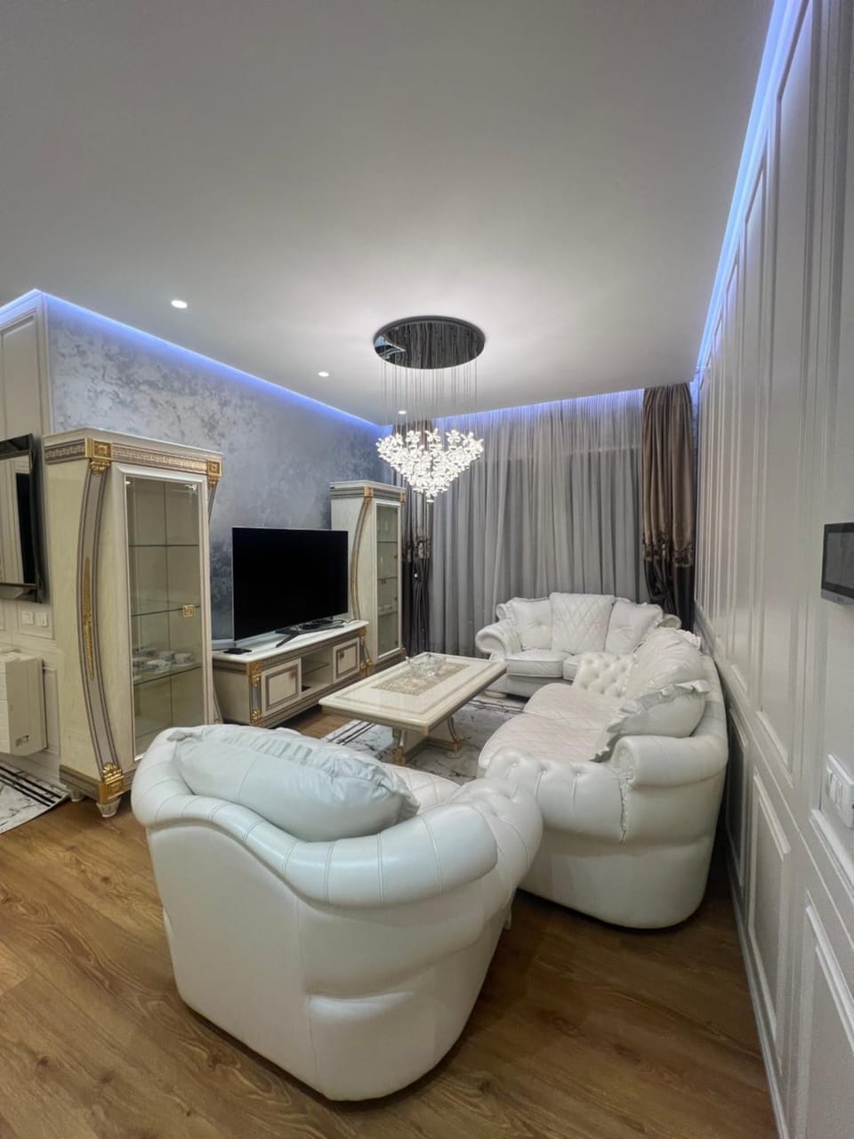 Communal lounge/ TV room, TV and multimedia, Living room, Seating area, Evening entertainment