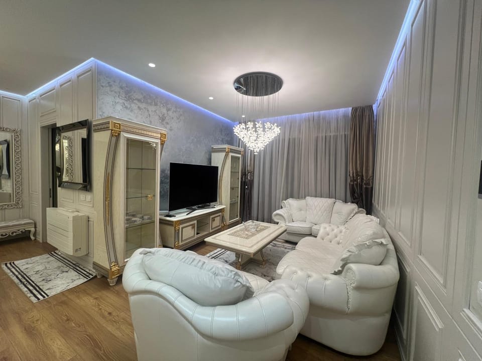 Communal lounge/ TV room, TV and multimedia, Living room, Seating area, Evening entertainment