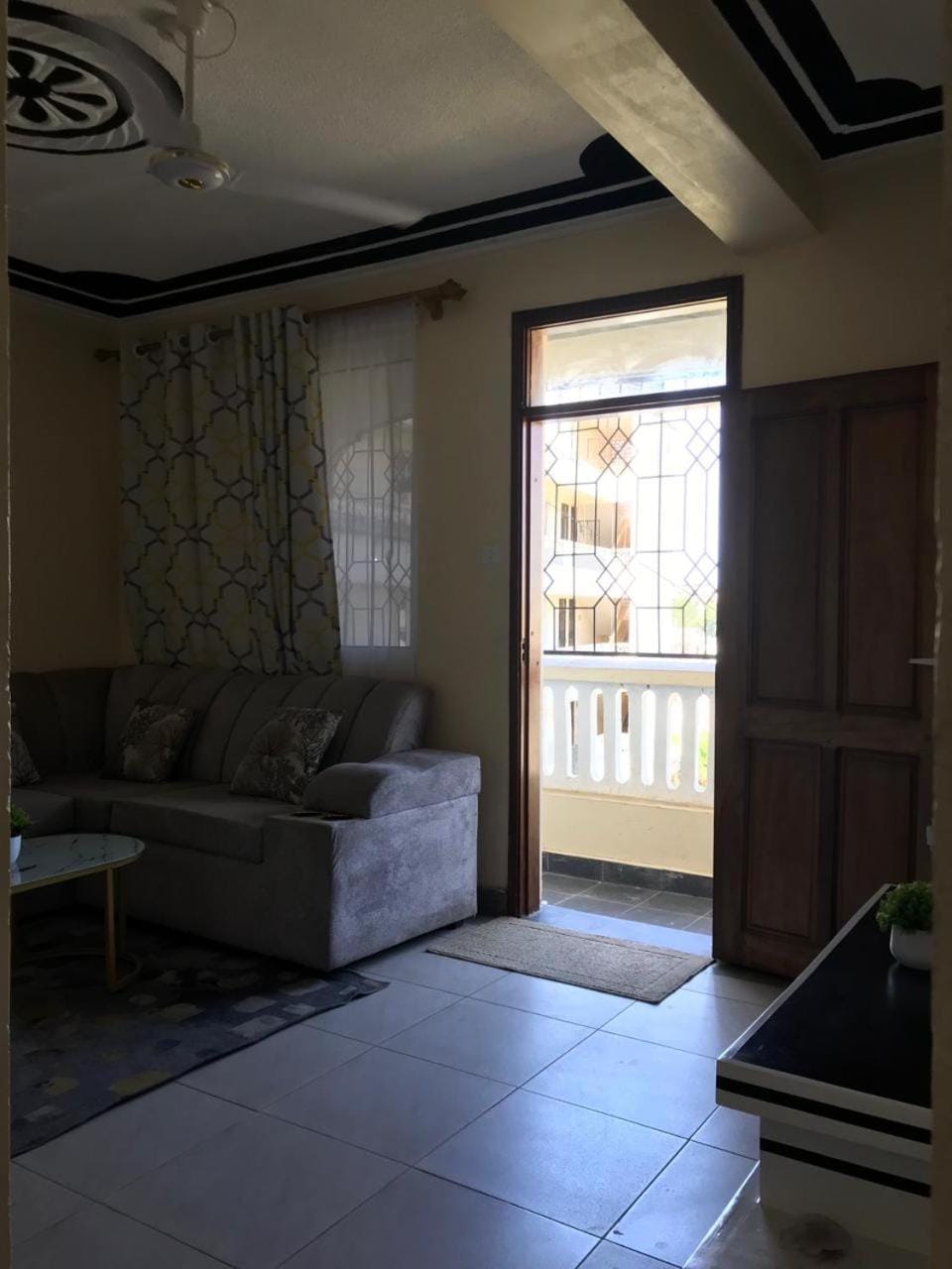 Greyline One Br with Extra Bed O743 then 379 and 135 Apartment in Mombasa