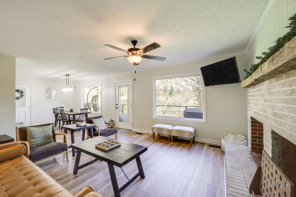 24 Private Acres: Trails/Hot Tub Near Blowing Rock House in Caldwell