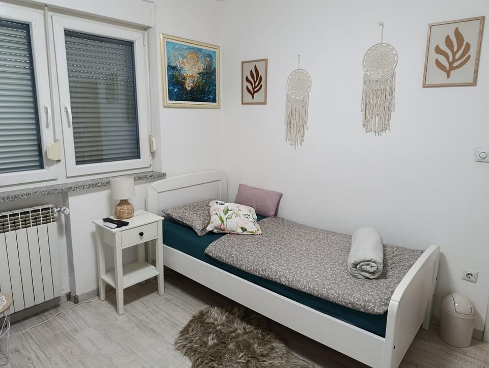 Bed, Bedroom, internet