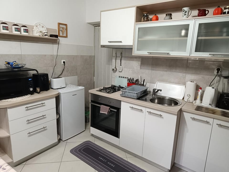 Coffee/tea facilities, Kitchen or kitchenette, oven, toaster