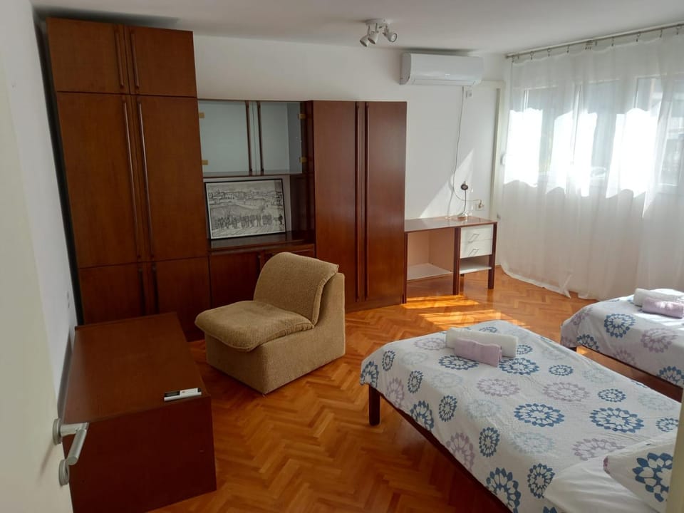Bed, Seating area, Bedroom, wardrobe