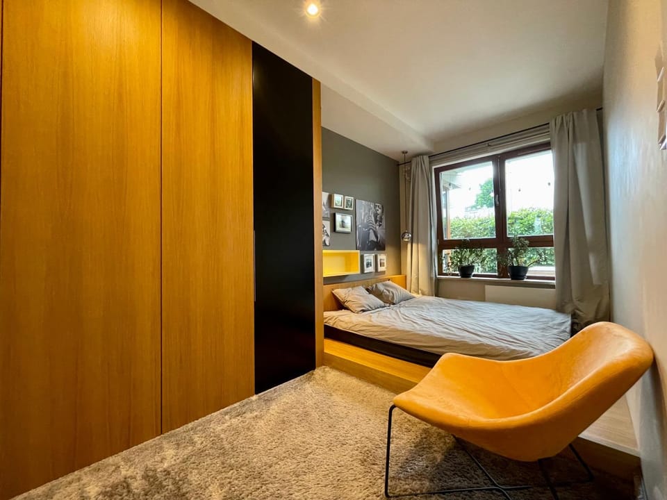 Bed, Seating area, Bedroom