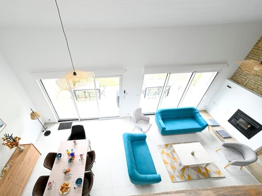 Living room, Dining area