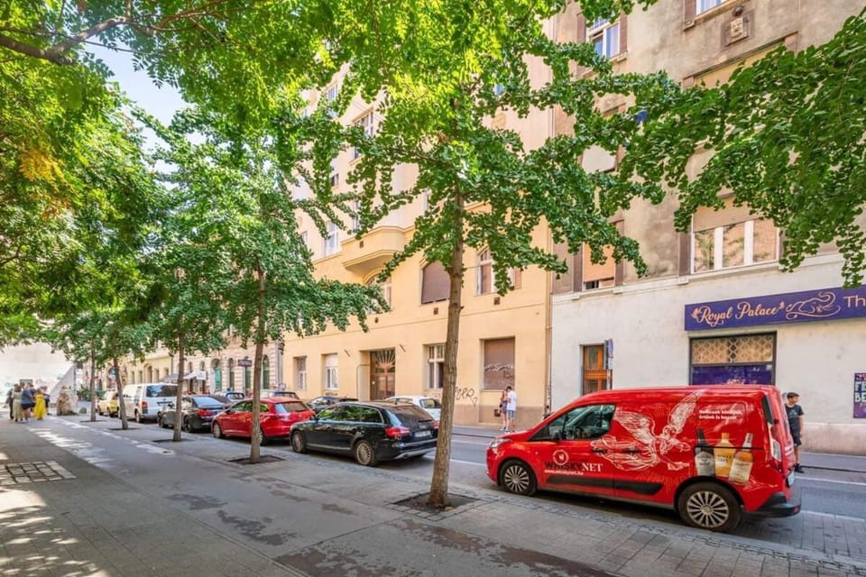 Mini Ultra Central Studio Apartment in Budapest